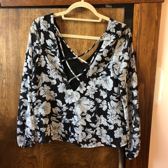 Ella J Boutique Blouses - Picture 2 of 2